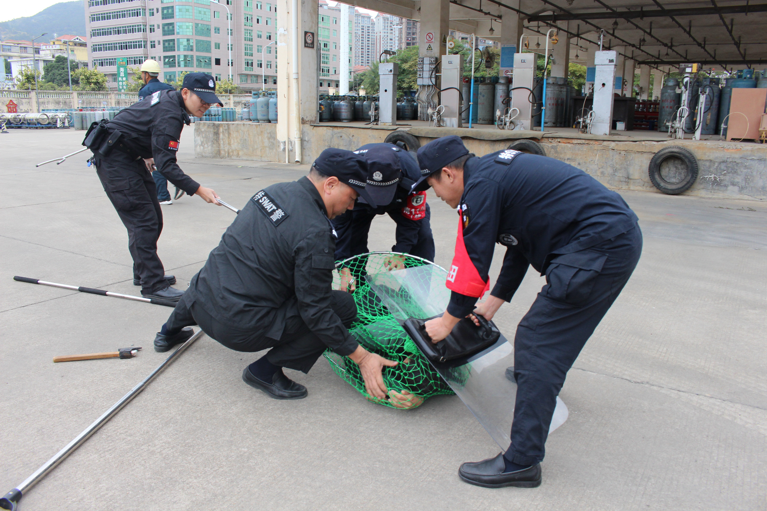 4、特警制服歹徒.JPG